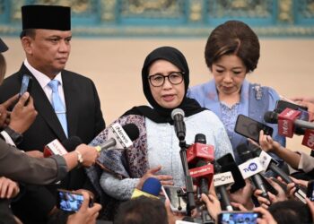 Kepala Badan Gizi Nasional (BGN) Nanik S. Deyang didampingi Wakil Kepala BGN Agustina Arumsari dan Trenggono usai pelantikan pada Senin (08/06/2026), di Istana Negara, Jakarta.(Foto: Setneg)