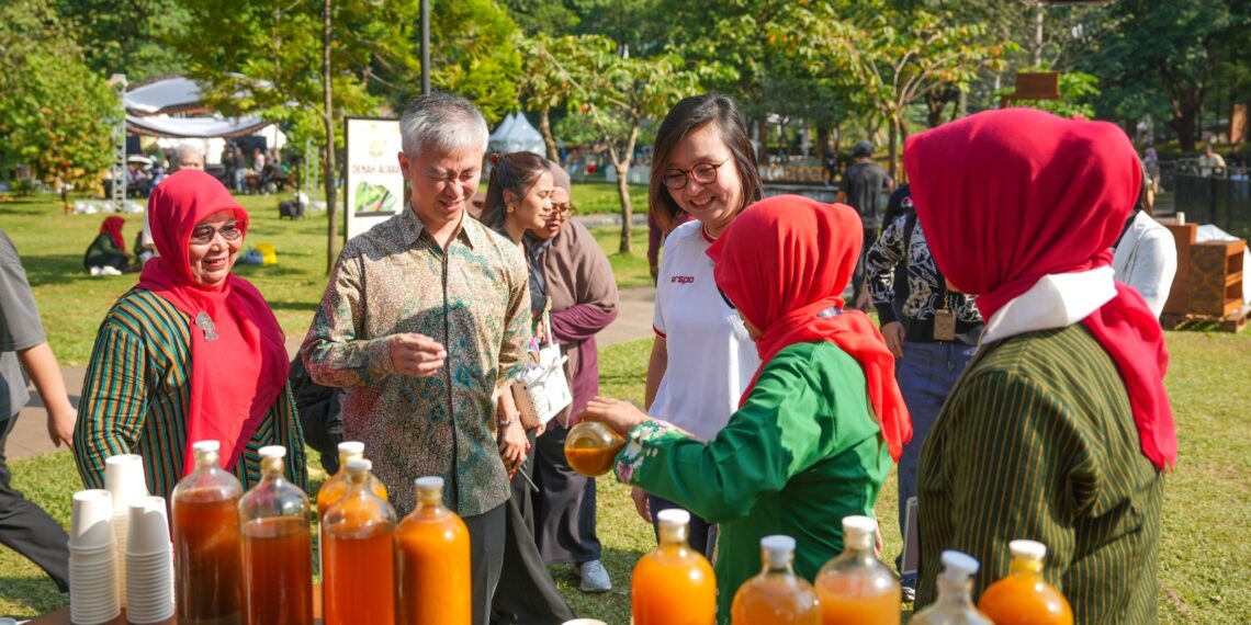 Wakil Menteri Ekonomi Kreatif, Irene Umar, menghadiri Festival Jamu Nusantara oleh Acaraki di kawasan Hutan Kota Gelora Bung Karno (GBK), Jakarta, Minggu (7/6/2026).(Foto: Dok. Biro Komunikasi Kementerian Ekraf/ Badan Ekraf)