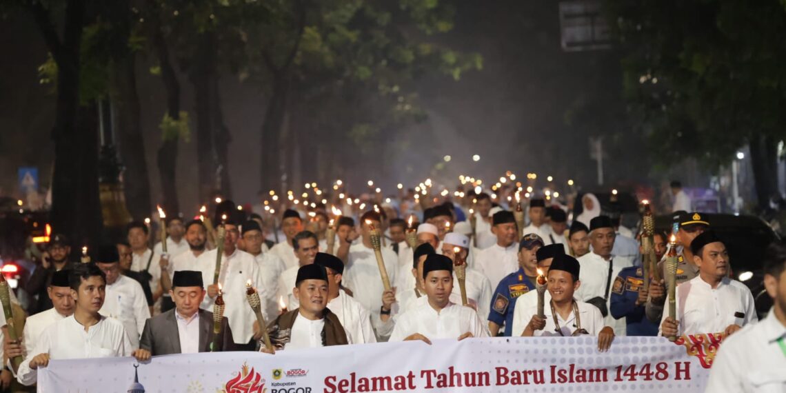 Pawai obor.(Foto: Humas Pemkab Bogor)