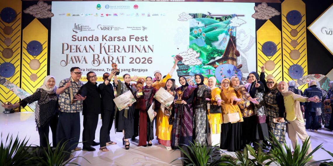 Kota Bandung sabet tiga penghargaan di Pekan Kerajinan Jawa Barat 2026 di Trans Studio Mall & Trans Convention Centre, Bandung.(Foto: Humas Pemkot Bandung)