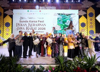 Kota Bandung sabet tiga penghargaan di Pekan Kerajinan Jawa Barat 2026 di Trans Studio Mall & Trans Convention Centre, Bandung.(Foto: Humas Pemkot Bandung)