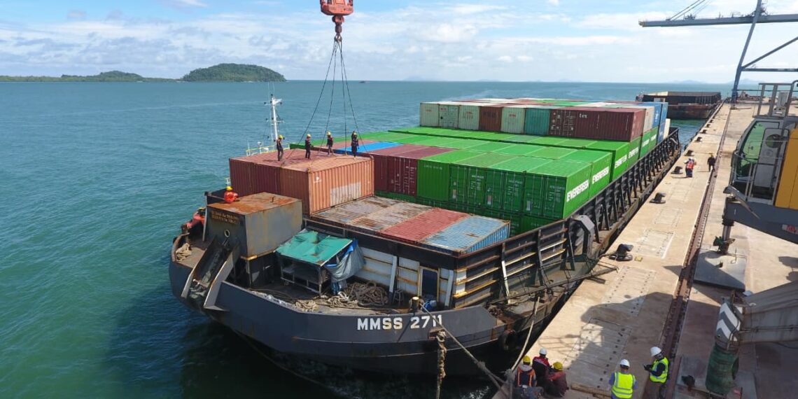 Layanan peti kemas di Terminal Kijing.(Foto: Dok. Pelindo)