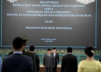 Presiden Prabowo Subianto melantik Nanik S. Deyang sebagai Kepala Badan Gizi Nasional serta Agustina Arumsari dan Trenggono sebagai Wakil Kepala Badan Gizi Nasional. Pelantikan tersebut berlangsung di Istana Negara, Jakarta, pada Senin (08/06/2026).(Foto: Setneg)