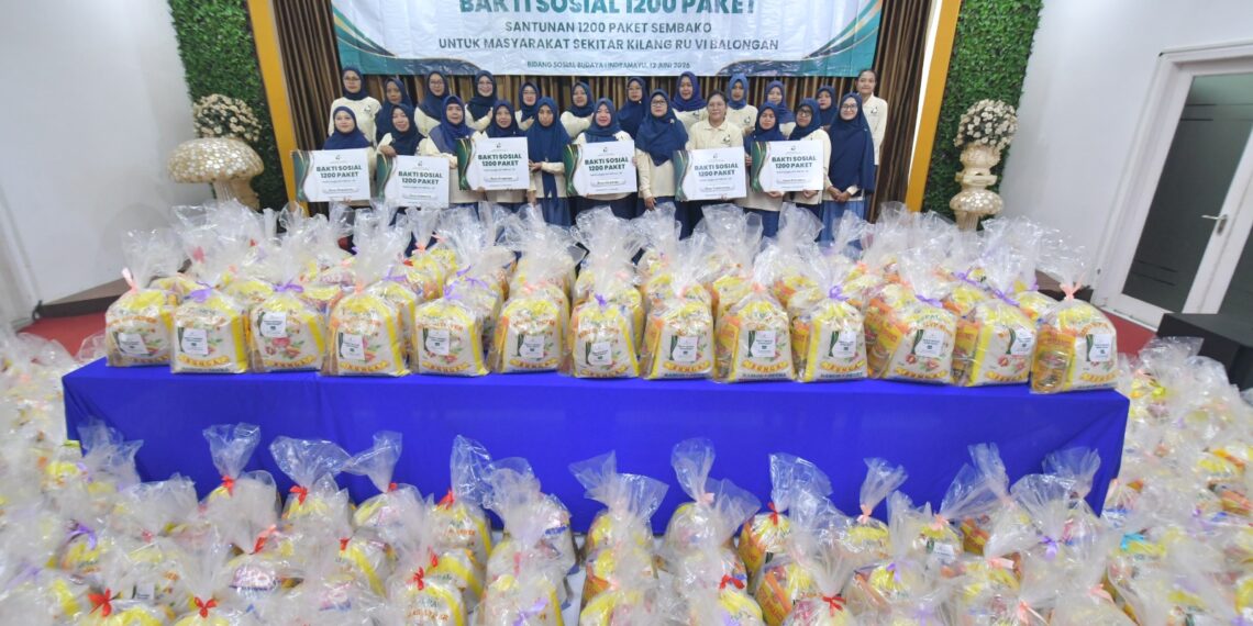 PWP Pertamina Patra Niaga Kilang Balongan salurkan ribuan paket sembako dan santunan anak yatim dalam menyambut HUT PWP XXVI PWP Pertamina.(Foto: Istimewa)