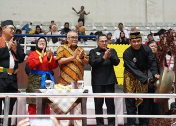 Sesmenpora RI Gunawan Suswantoro menghadiri pembukaan Kejuaraan Pencak Silat 2026 CNN Indonesia Tingkat Nasional Piala Presiden 2026 di Padepokan Pencak Silat TMII, Jakarta Timur, Jumat (26/6) sore.(foto:raiky/kemenpora.go.id)