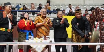 Sesmenpora RI Gunawan Suswantoro menghadiri pembukaan Kejuaraan Pencak Silat 2026 CNN Indonesia Tingkat Nasional Piala Presiden 2026 di Padepokan Pencak Silat TMII, Jakarta Timur, Jumat (26/6) sore.(foto:raiky/kemenpora.go.id)