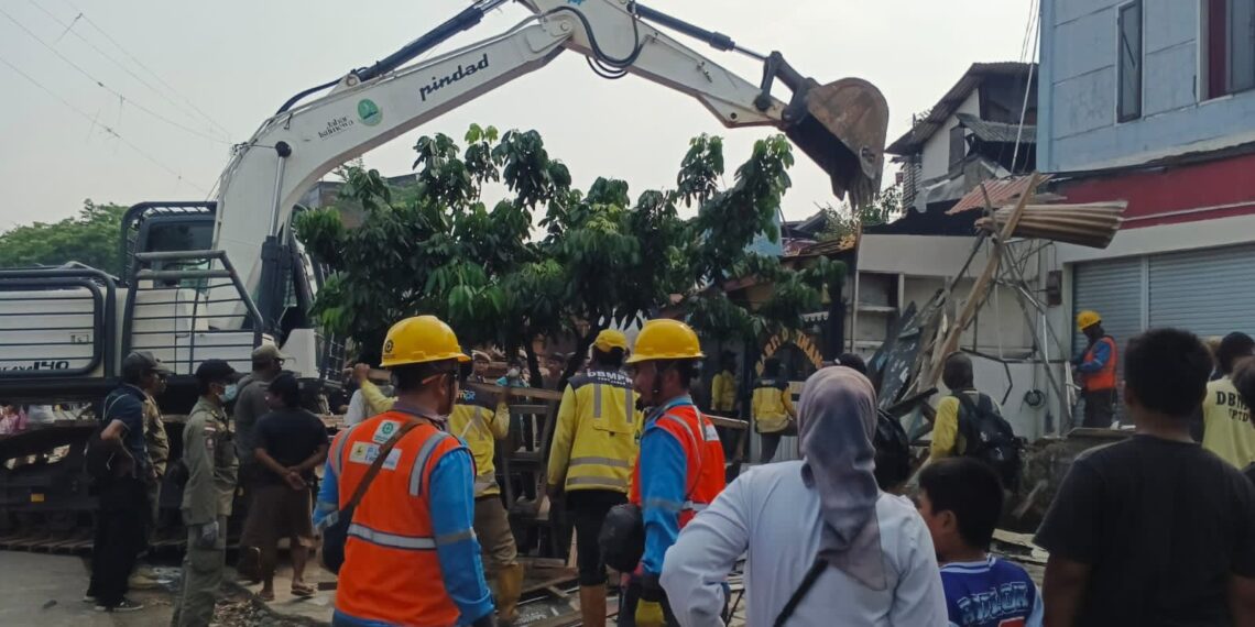 Penertiban bangunan liar di Jalan Terusan Pasirkoja, Kota Bandung.(Foto: Humas Pemkot Bandung)