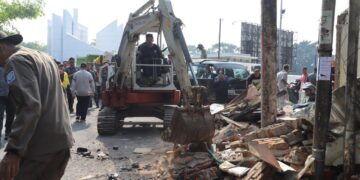 Pembongkaran bangunan liar di Jalan Dipati Ukur.(Foto: Humas Pemkot Bandung)
