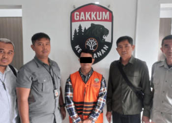 Tersangka penyelundupan satwa liar.(Foto: Dok. Kemenhut)