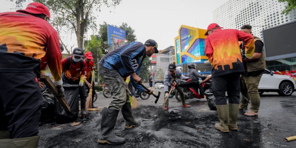Perbaikan jalan di Kota Bandung.(Foto: Humas Pemkot Bandung)