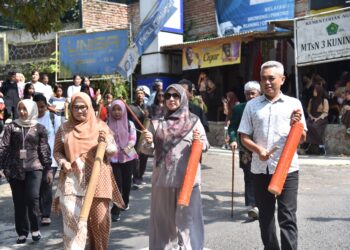 Salah satu prosesi Pesta Dadung di Kuningan.(Foto: Humas Pemkab Kuningan)