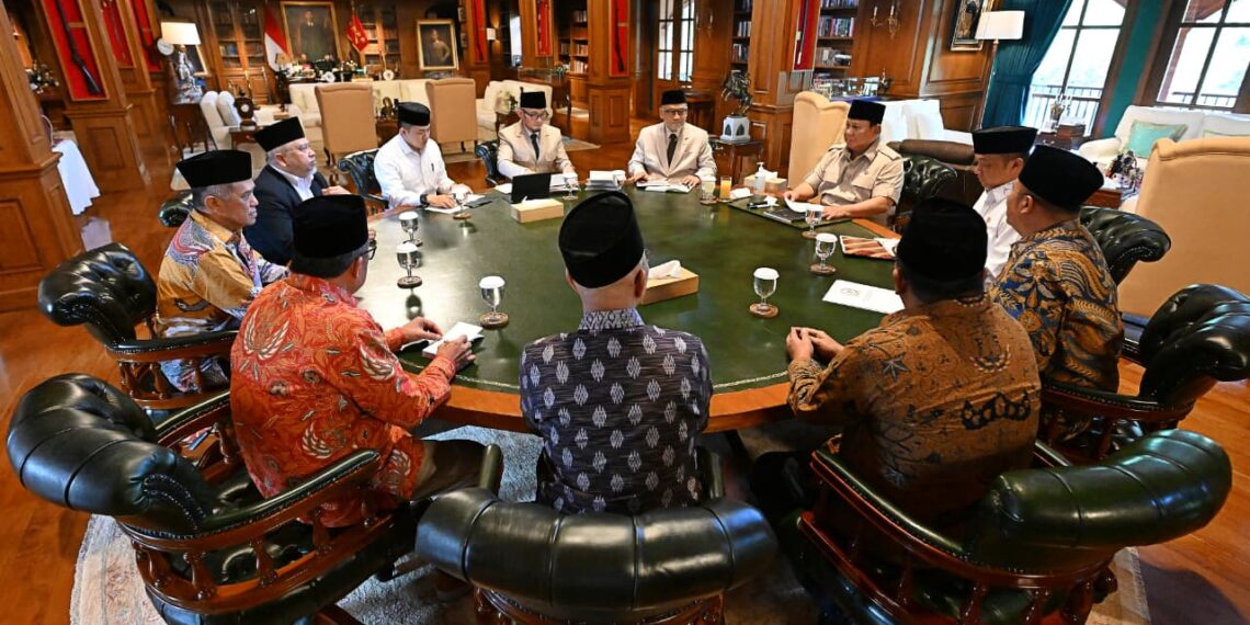 Presiden Prabowo Subianto mengapresiasi pimpinan DPR RI, Tim Pengawas Haji, serta jajaran Kemenhaj di Hambalang, Bogor, Jawa Barat, Rabu (17/6/2026).(Foto: Setneg)