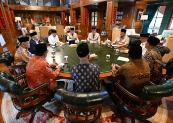 Presiden Prabowo Subianto mengapresiasi pimpinan DPR RI, Tim Pengawas Haji, serta jajaran Kemenhaj di Hambalang, Bogor, Jawa Barat, Rabu (17/6/2026).(Foto: Setneg)