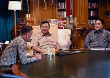 Pertemuan Prabowo Subianto, Ketum PSSI Erick Thohir dan Pelatih Timnas Indonesia John Herdman.(Foto: Dok. Setneg)