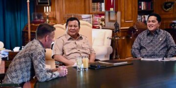 Pertemuan Prabowo Subianto, Ketum PSSI Erick Thohir dan Pelatih Timnas Indonesia John Herdman.(Foto: Dok. Setneg)