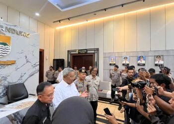Wali Kota Bandung Muhammad Farhan memaparkan tentang Tim Anti Begal yang terdiri dari berbagai unsur termasuk Brimob Polda Jabar.(Foto: Humas Pemkot Bandung)