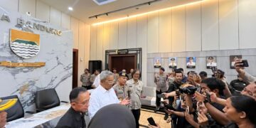 Wali Kota Bandung Muhammad Farhan memaparkan tentang Tim Anti Begal yang terdiri dari berbagai unsur termasuk Brimob Polda Jabar.(Foto: Humas Pemkot Bandung)