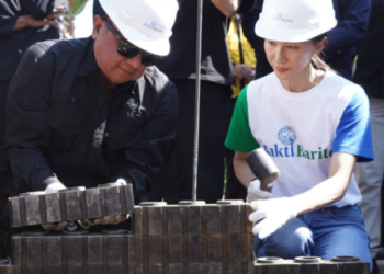 Bupati Garut, Abdusy Syakur Amin, menghadiri prosesi Peletakan Bata Plastik Daur Ulang Pertama pada bangunan baru SDN 3 Sukanegla yang berlokasi di Kelurahan Sukanegla, Kecamatan Garut Kota, Kabupaten Garut, Kamis (11/6/2026).(Foto: Muhamad Azi Zulhakim/ Diskominfo Kab. Garut)