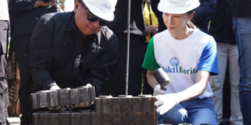 Bupati Garut, Abdusy Syakur Amin, menghadiri prosesi Peletakan Bata Plastik Daur Ulang Pertama pada bangunan baru SDN 3 Sukanegla yang berlokasi di Kelurahan Sukanegla, Kecamatan Garut Kota, Kabupaten Garut, Kamis (11/6/2026).‎(Foto: Muhamad Azi Zulhakim/ Diskominfo Kab. Garut)