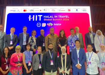 Sekretaris Kementerian Pariwisata, Bayu Aji Bersama jajaran berfoto bersama dengan panitia dan delegasi lai saat dalam Global Muslim Travel Index (GMTI) Awards 2026, di Balestier Ballroom, Aloft Singapore Novena, Kamis (18/6/2026).(Foto: Kemenpar)