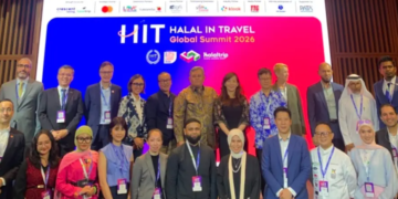 Sekretaris Kementerian Pariwisata, Bayu Aji Bersama jajaran berfoto bersama dengan panitia dan delegasi lai saat dalam Global Muslim Travel Index (GMTI) Awards 2026, di Balestier Ballroom, Aloft Singapore Novena, Kamis (18/6/2026).(Foto: Kemenpar)
