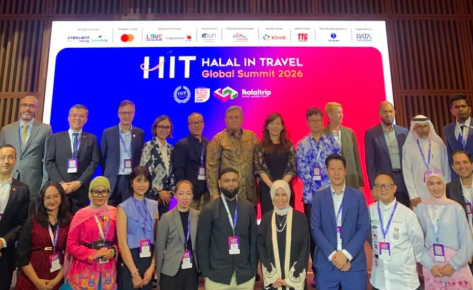 Sekretaris Kementerian Pariwisata, Bayu Aji Bersama jajaran berfoto bersama dengan panitia dan delegasi lai saat dalam Global Muslim Travel Index (GMTI) Awards 2026, di Balestier Ballroom, Aloft Singapore Novena, Kamis (18/6/2026).(Foto: Kemenpar)