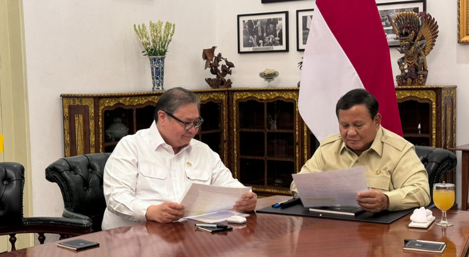Presiden Prabowo Subianto dan Menko Perekonomian Airlangga Hartarto.(Foto: Kemenko Perekonomian)