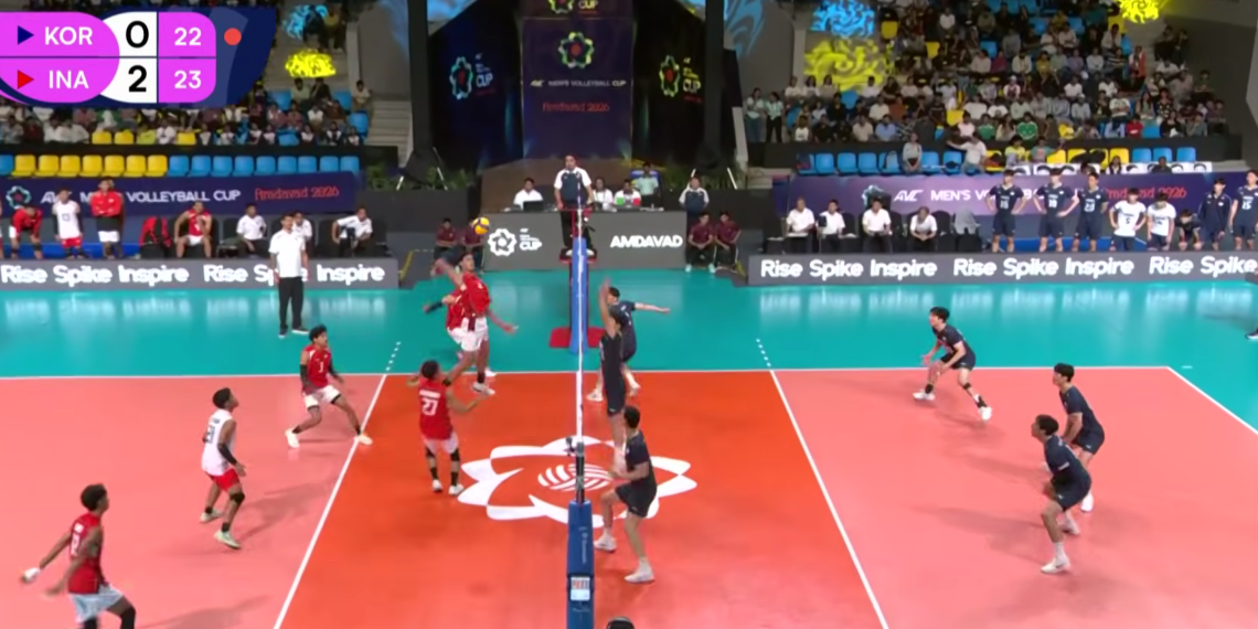 Tim nasional voli putra Indonesia juara AVC Men's Cup 2026 untuk pertama kalinya setelah menumbangkan raksasa Asia, Korea Selatan, lewat kemenangan telak 3-0 pada laga final yang digelar di Veer Savarkar Sports Complex, Ahmedabad, India, Minggu (28/6) malam WIB.(Image: Tangkapan layar YouTube Moji Social)