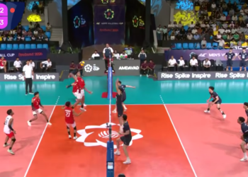 Tim nasional voli putra Indonesia juara AVC Men's Cup 2026 untuk pertama kalinya setelah menumbangkan raksasa Asia, Korea Selatan, lewat kemenangan telak 3-0 pada laga final yang digelar di Veer Savarkar Sports Complex, Ahmedabad, India, Minggu (28/6) malam WIB.(Image: Tangkapan layar YouTube Moji Social)