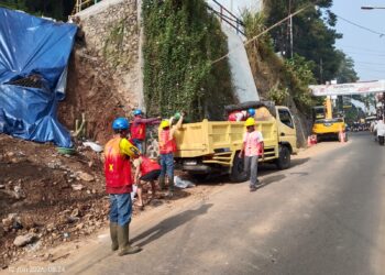 Penanganan tebing longsor di Dago Bengkok.(Foto: Humas Pemkot Bandung)