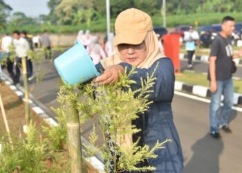 Wakil Bupati Kuningan, Tuti Andriani di sela-sela peringatan Hari Lingkungan Hidup Sedunia Tahun 2026.(Foto: Humas Pemkab Kuningan)