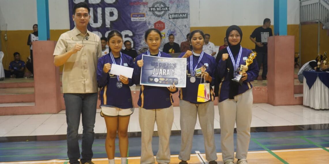 Wakil Bupati Sumedang M Fajar Aldila menutup kompetisi basket 3×3 Competition UBS Cup 2026 di GOR H. Dadan Hendarsyah, Minggu (28/6/2026).(Foto: Humas Pemkab Sumedang)
