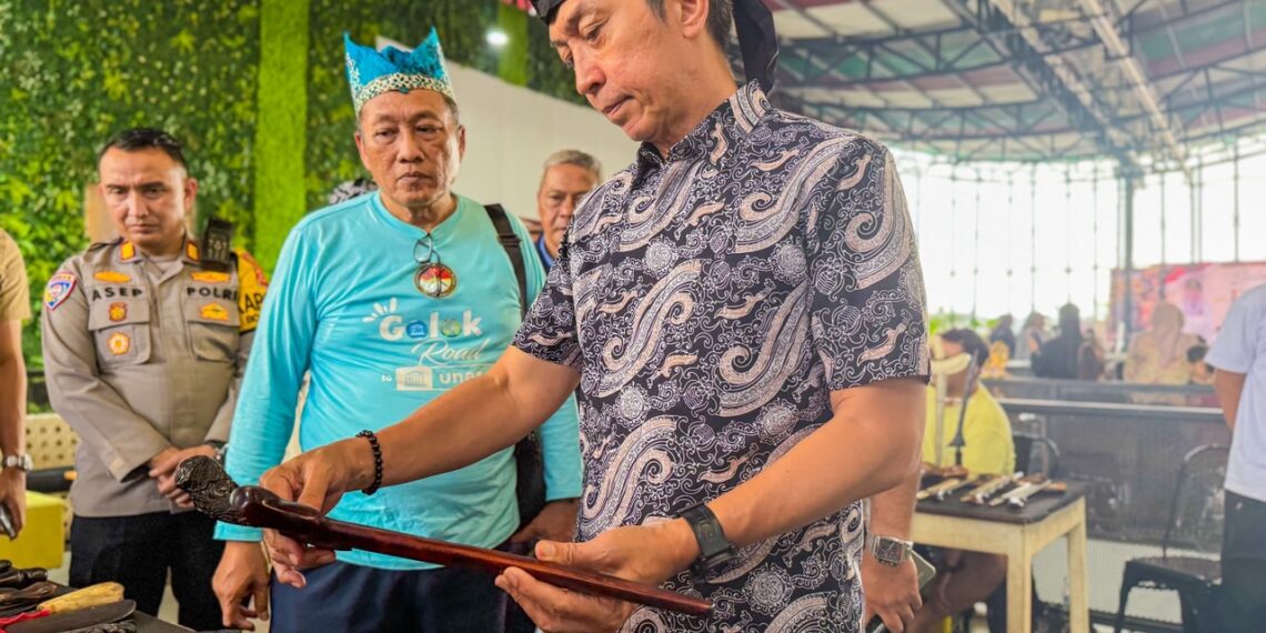 Wali Kota Bogor di Pameran Pusaka Nusantara yang berbarengan dengan peringatan Hari Jadi Bogor 544.(Foto: Humas Pemkot Bogor)
