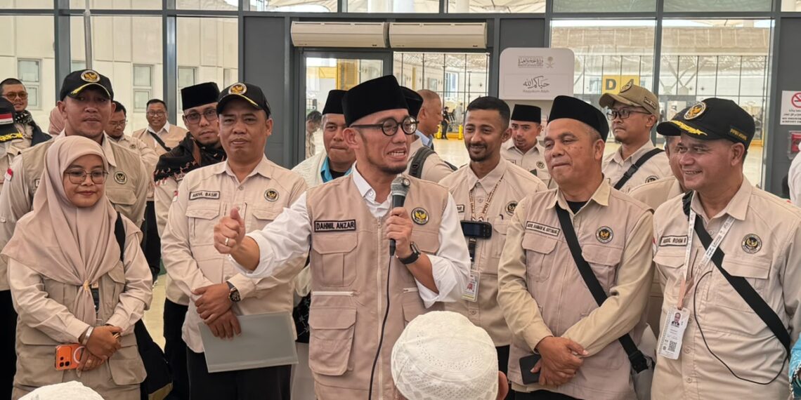 Wamenhaj Dahnil Anzar Simanjuntak menjelaskan soal dugaan penipuan modus DAM dan badal haji Rp1,4 miliar.(Foto: Humas Kemenhaj)