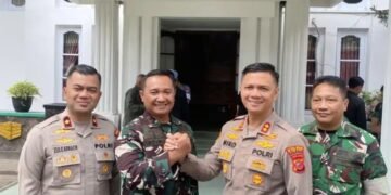 Kapolres Cimahi, AKBP Niko Nurullah Adi Putra dan Komandan Kodim 0609/Kota Cimahi, Letkol Inf. Ratno.(Foto:Istimewa).