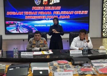 Keterangan pers Polda Jawa Barat pengungkapan kasus judi online beromzet Rp.96 miliar.(Foto:Istimewa).
