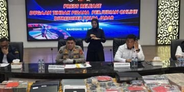 Keterangan pers Polda Jawa Barat pengungkapan kasus judi online beromzet Rp.96 miliar.(Foto:Istimewa).