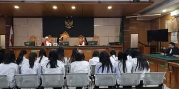 Para terdakwa sindikat perdagangan bayi menjalani sidang putusan di Pengadilan Negeri Bandung.(Foto:Istimewa).