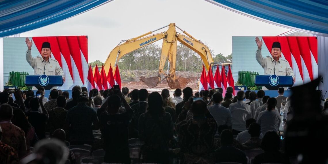 Presiden Prabowo Subianto secara resmi memulai groundbreaking Proyek Strategis Nasional (PSN) Liquefied Natural Gas (LNG) Abadi Masela pada Kamis (16/07/2026). (Foto: Setneg)