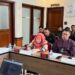 Anggota DPD Dapil Jabar Agita Nurfianti (paling kiri) di acara Inventarisasi Materi Pengawasan terkait Pemberhentian PPPK Bidang Pendidikan dan Kesehatan Berdasarkan Undang-Undang Nomor 20 Tahun 2023 tentang Aparatur Sipil Negara (ASN), Kamis (23/7), di Bandung, dalam rangka Reses Masa Sidang V Tahun Sidang 2025–2026.