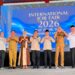 Anggota DPD Dapil Jabar Agita Nurfianti (paling kiri) saat acara International Job Fair 2026 Kampus PASIM. Hadir juga di acara itu, Menteri Pelindungan Pekerja Migran Indonesia (P2MI) Mukhtarudin dan Wali Kota Sukabumi Ayep Zaki, serta jajaran Pemkab Sukabumi dan Rektorat Kampus PASIM Sukabumi.(Foto: Istimewa)