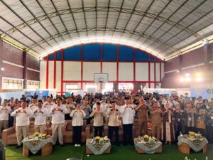 Anggota DPD Dapil Jabar Agita Nurfianti saat acara International Job Fair 2026 Kampus PASIM. Hadir juga di acara itu, Menteri Pelindungan Pekerja Migran Indonesia (P2MI) Mukhtarudin dan Wali Kota Sukabumi Ayep Zaki, serta jajaran Pemkab Sukabumi dan Rektorat Kampus PASIM Sukabumi.(Foto: Istimewa)