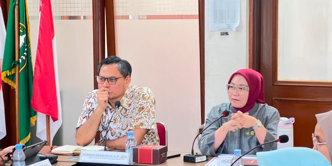 Anggota Komite III Dewan Perwakilan Daerah (DPD) Republik Indonesia (RI) Daerah Pemilihan Jawa Barat (Jabar) Agita Nurfianti (kanan).(Foto: Istimewa)