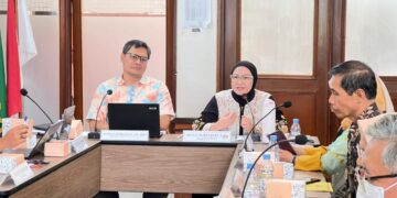 Anggota DPD Dapil Jabar Agita Nurfianti (kanan) dalam Kegiatan Reses Penyerapan Aspirasi Masyarakat dan Daerah dengan tema: Inventarisasi Materi Pengawasan atas Pelaksanaan UU No. 20 Tahun 2003 tentang Sistem Pendidikan Nasional, Kamis (30/7/2026).(Foto: Istimewa)