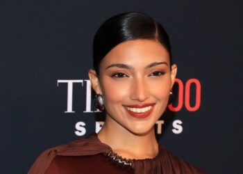 Pembalap profesional asal Uni Emirat Arab sekaligus Global Face Wardah, Amna Al Qubaisi, resmi masuk dalam daftar TIME100 Most Influential People in Sports 2026.(Foto: Istimewa)