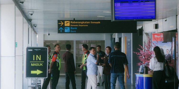 Aktivitas di Bandara Husein Sastranegara.(Foto: Humas Pemkot Bandung)