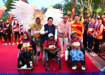 Menpora Erick mengapresiasi Bhinneka Run 2026 melibatkan disabilitas yang digelar di Plaza Keong Mas, Taman Mini Indonesia Indah (TMII), Jakarta, Sabtu (4/7). (foto: Gilang/kemenpora.go.id)
