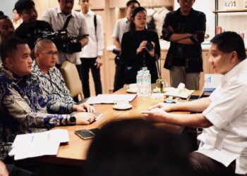 Bupati Bogor Rudy Susmanto (paling kiri) dan Menteri Perumahan dan Kawasan Permukiman Maruarar Sirait (paling kanan).(Foto: Humas Pemkab Bogor)