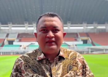 Bupati Bogor Rudy Susmanto meninjau langsung kesiapan Stadion Pakansari, Minggu (19/7/2026), yang akan menjadi salah satu venue penyelenggaraan Piala AFF 2026.(Foto: Humas Pemkab Bogor)