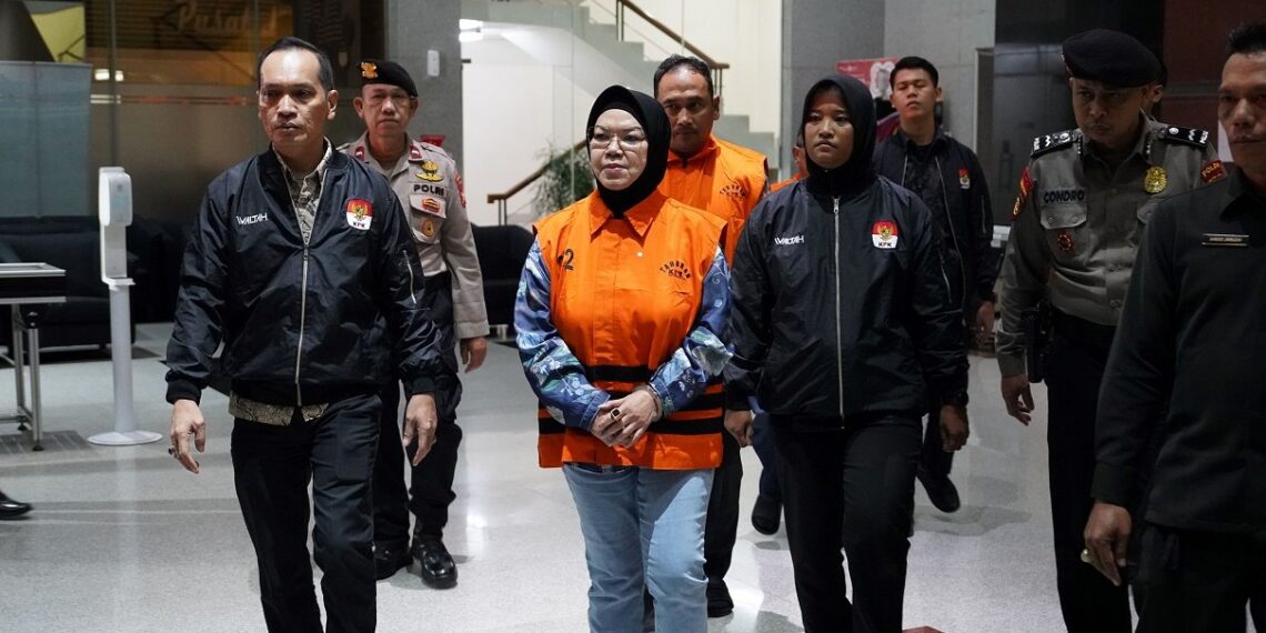 Tersangka ETS, Bupati Sukoharjo periode 2021-2025 dan 2025-2030 di Gedung KPK. ETS bersama tiga orang lainnya tertangkap tangan terkait pemerasan di lingkungan Pemerintah Kabupaten (Pemkab) Sukoharjo.(Foto: KPK)
